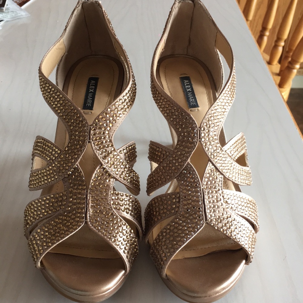 Lightly worn Alex Marie heels 💛